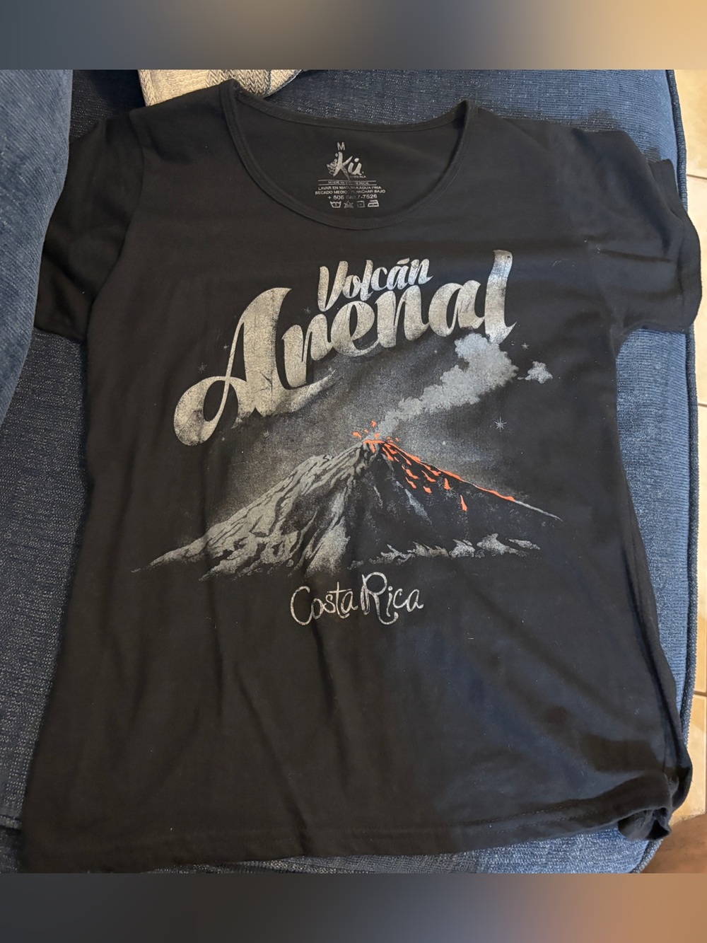 Costa Rica Volcán Arenal Souvenir Women’s Size Medium Shirt
